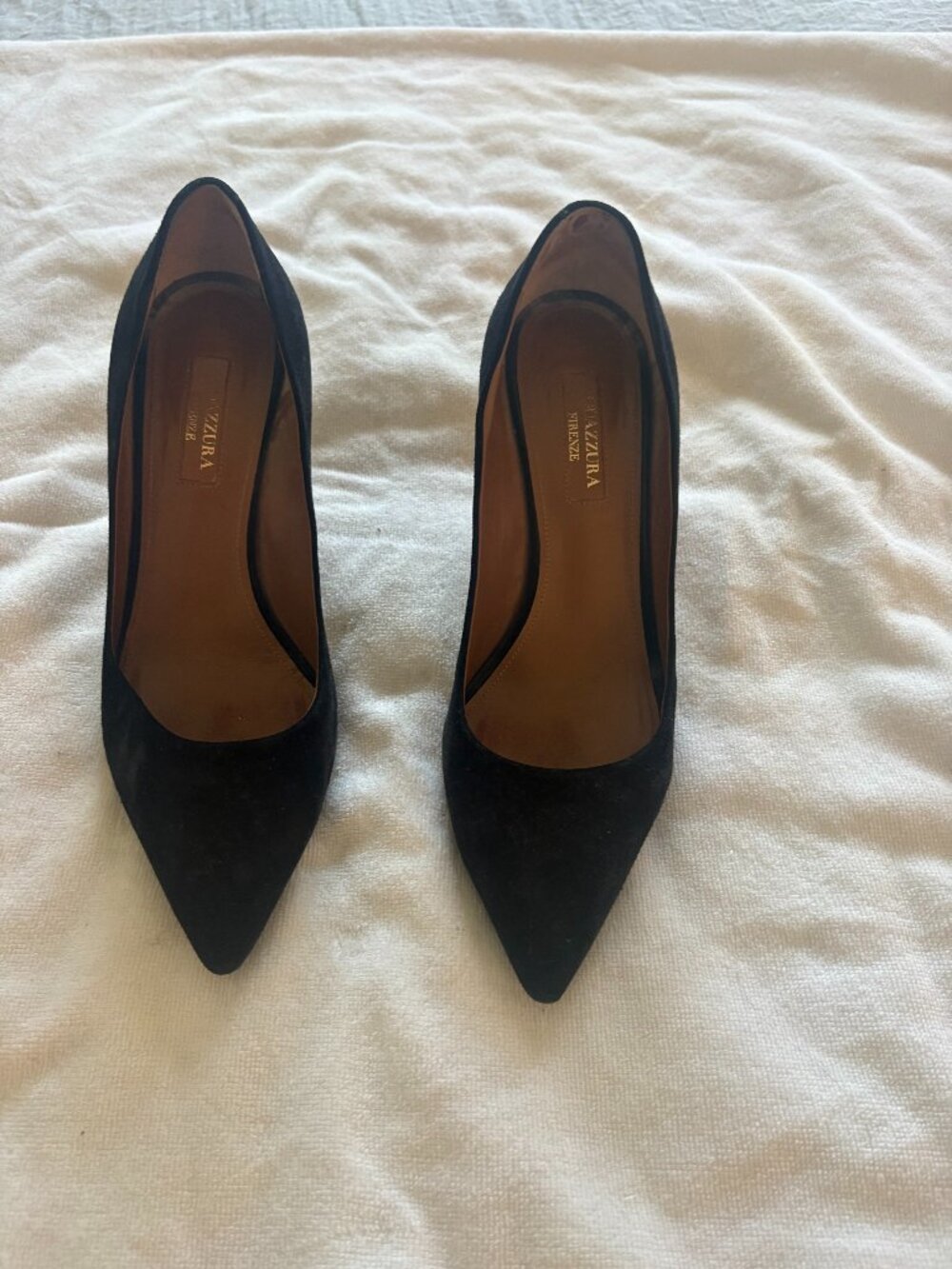 These are Aquazzura Purist Pump 85 shoes in black suede. Size 36, like new.